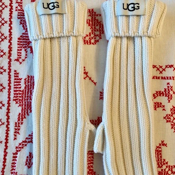UGG Winter White/Cream Knit Headband and Fingerless Gloves - Picture 8 of 13
